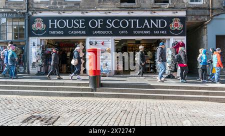 Magasin de tartan touristique sur le Royal Mile, Édimbourg Banque D'Images