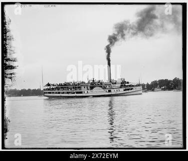 Vapeur Frank E. Kirby, titre de veste., peut-être à Put-in-Bay, Ohio., 'G 1896' sur négatif., Detroit Publishing Co. No. 033410., Gift ; State Historical Society of Colorado ; 1949, Frank E. Kirby (Side Wheeler), Side Wheelers. , Lacs et étangs. Banque D'Images