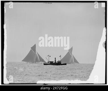 Reliance et Shamrock III manoeuvrant pour le départ, titre de veste., '1481' sur négatif., Detroit Publishing Co. No. 033161., Gift ; State Historical Society of Colorado ; 1949, Reliance (Yacht) , Shamrock III (Yacht) , Yachts. , Régates. , Courses de la Coupe de l'America. Banque D'Images