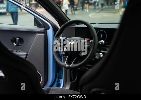 BERLIN - 04 MAI 2024 : L'intérieur du SUV multisegment compact Hyundai Ioniq 5 N. Classic Days Berlin 2024. Banque D'Images