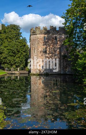 La porte et les douves du palais historique des évêques dans la ville de Wells dans le Somerset, Royaume-Uni. Banque D'Images