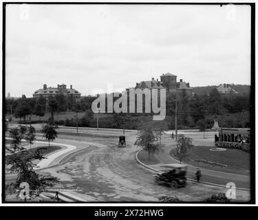 University Circle, Cleveland, Ohio, case Western Reserve University., 'No. 64 G.F.C.' on Negative., Detroit Publishing Co. No. 070781., Gift ; State Historical Society of Colorado ; 1949, universités et collèges. , Installations éducatives. , Plazas. , États-Unis, Ohio, Cleveland. Banque D'Images