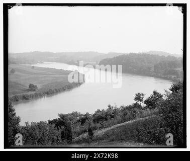 Du balcon du country club, Knoxville, Tenn., titre de la veste., peut-être Cherokee country club., '#24' et 'extra' sur négatif., Detroit Publishing Co. No. 039438., Gift ; State Historical Society of Colorado ; 1949, Rivers. , États-Unis, Tennessee, Knoxville. , États-Unis, Tennessee River. Banque D'Images