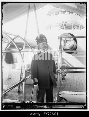 U.S.S. Indiana, Capt. Taylor, Detroit Publishing Co. No. 020427., Gift ; State Historical Society of Colorado ; 1949, Taylor, Henry Clay, 1845-1904. , Indiana (Battleship) , États-Unis., Navy. , Cuirassés, américain. , Officiers militaires, américain. Banque D'Images