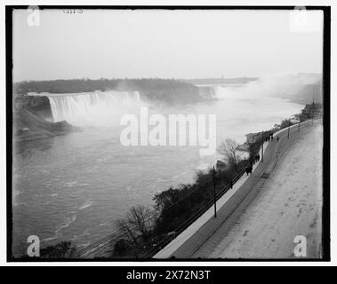 Vue générale de la côte canadienne, Niagara Falls, New York, titre de la veste., 'G 6661' et 'extra' sur négatif., Detroit Publishing Co. No. 039443., Gift ; State Historical Society of Colorado ; 1949, Waterfalls. , États-Unis, New York (État), Niagara Falls. , Canada, Ontario, Niagara Falls. Banque D'Images