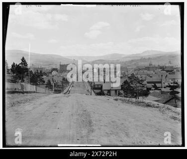 Leadville, Coll., 'WHJ 467' sur négatif., à l'origine partie d'un panorama en deux parties ; section droite pas dans la collection., Detroit Publishing Co. nos 013804, 010594., cadeau ; State Historical Society of Colorado ; 1949, Streets. , États-Unis, Colorado, Leadville. Banque D'Images