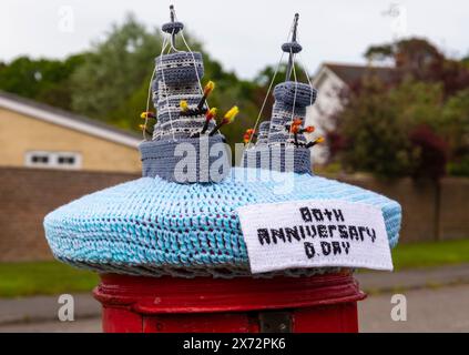 Poole, Dorset, Royaume-Uni. 17 mai 2024. Topper boîte postale pour commémorer le 80e anniversaire du jour J le 6 juin. Crédit : Carolyn Jenkins/Alamy Live News - topper de boîte aux lettres, topper de boîte aux lettres, topper de boîte aux lettres, toppers, bombardement de fil, bombe de fil Banque D'Images