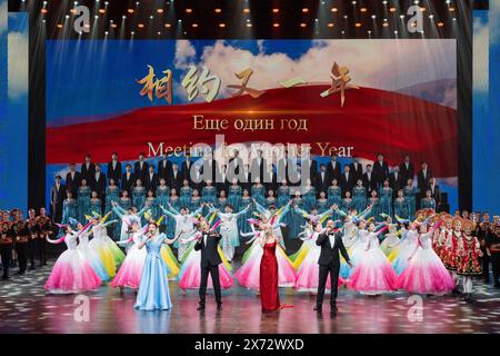 Harbin, province chinoise du Heilongjiang. 17 mai 2024. Des artistes présentent une performance lors de la 8e exposition Chine-Russie à Harbin, dans la province du Heilongjiang, au nord-est de la Chine, le 17 mai 2024. Crédit : XIe Jianfei/Xinhua/Alamy Live News Banque D'Images