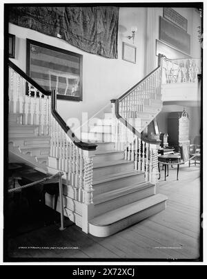 Stairway, Essex Institute, Salem, Mass., 'No. 49' sur négatif., Detroit Publishing Co. No. 078019., Gift ; State Historical Society of Colorado ; 1949, Galeries & Museums. , Escaliers. , Intérieurs. , États-Unis, Massachusetts, Salem. Banque D'Images