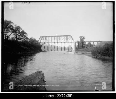 Pont au-dessus de la rivière Vermillion sic à Streator, Ill., 'CJ 903' sur négatif., Detroit Publishing Co. No. 042642., Gift ; State Historical Society of Colorado ; 1949, Bridges. , Rivers. , États-Unis, Illinois, Streator. , États-Unis, Illinois, Vermilion River. Banque D'Images