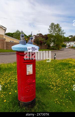 Poole, Dorset, Royaume-Uni. 17 mai 2024. Topper boîte postale pour commémorer le 80e anniversaire du jour J le 6 juin. Crédit : Carolyn Jenkins/Alamy Live News - topper de boîte aux lettres, topper de boîte aux lettres, topper de boîte aux lettres, toppers, bombardement de fil, bombe de fil Banque D'Images