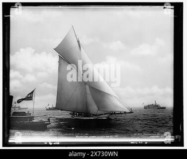 Voluntary Turning S.H. i.e. Sandy Hook Lightship, 27 septembre 1887, photographie de tirage photographique marquée 'copyright 1887, J.S. Johnston.', Detroit Publishing Co. No. 021987., Gift ; State Historical Society of Colorado ; 1949, Volunteer (Yacht), Yachts. , Régates. , Courses de la Coupe de l'America. Banque D'Images