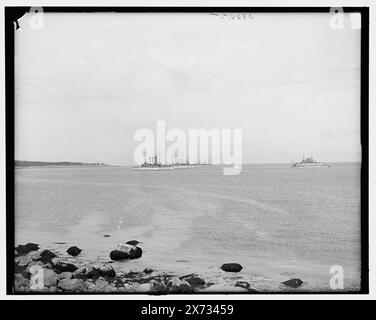 Escadron de l'Atlantique Nord à Sandy Bay, Rockport, Mass., titre de veste., '3452' sur négatif., Detroit Publishing Co. no. 034455., Gift ; State Historical Society of Colorado ; 1949, Harbors. , Navires de guerre, américain. , États-Unis, Massachusetts, Rockport. Banque D'Images