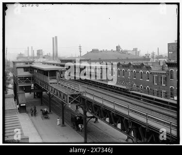 The Elevated station at Thirty-Sixth Street, Philadelphia, Pa., titre from jacket., 'G 6236' on Negative., Detroit Publishing Co. No. 039147., Gift ; State Historical Society of Colorado ; 1949, Highly Railway. , Gares ferroviaires. , États-Unis, Pennsylvanie, Philadelphie. Banque D'Images