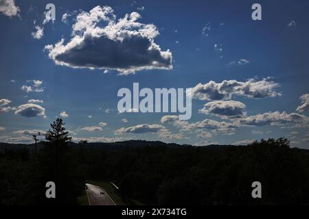 Imola, Italie. 17 mai 2024. Action en basse lumière. Championnat du monde de formule 1, Rd 7, Grand Prix d'Emilie Romagne, vendredi 17 mai 2024. Imola, Italie. Crédit : James Moy/Alamy Live News Banque D'Images
