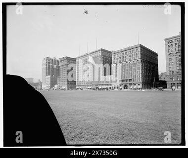 Auditorium Annex & Blackstone Hotel, Chicago, Ill., titre tiré de la veste ; '1 of 2' sur la veste., regardant à travers Grant Park., 'G 8264' sur le négatif., Detroit Publishing Co. no. 500191., Gift ; State Historical Society of Colorado ; 1949, auditoriums. , Parcs. , Hôtels. , États-Unis, Illinois, Chicago. Banque D'Images