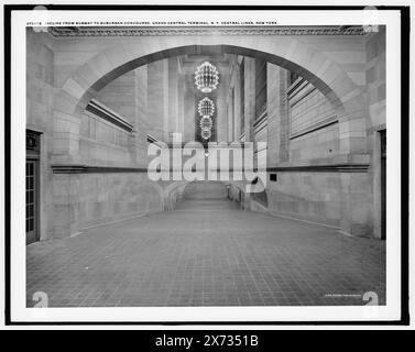 Pente du métro au hall de banlieue, Grand Central terminal, N.Y. Central Lines, New York, Detroit Publishing Co. no. 072975., Gift ; State Historical Society of Colorado ; 1949, Railroad stations. , Hall. , États-Unis, New York (State), New York. Banque D'Images