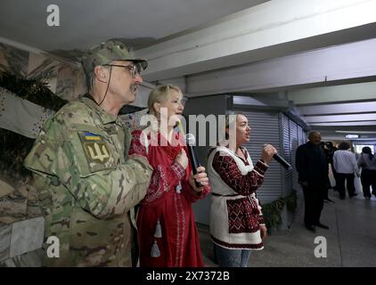 Non exclusif : KHARKIV, UKRAINE - 16 MAI 2024 - les participants de la Journée Vyshyvanka dans le donjon événement pour célébrer la Journée mondiale Vyshyvanka, Kharki Banque D'Images