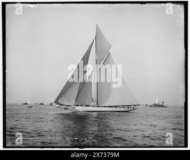 Marque extérieure arrondie vigilante, '794' sur négatif., Detroit Publishing Co. no. 05403., cadeau ; State Historical Society of Colorado ; 1949, vigilant (Yacht) , America's Cup races. , Yachts. , Régates. Banque D'Images