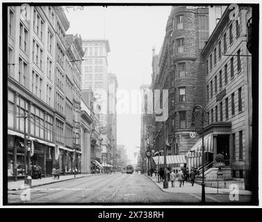 Quatrième rue, à l'est de Race Street, Cincinnati, Ohio, 'G 5904' sur négatif., Detroit Publishing Co. No. 071407., Gift ; State Historical Society of Colorado ; 1949, Streets. , Installations commerciales. , États-Unis, Ohio, Cincinnati. Banque D'Images