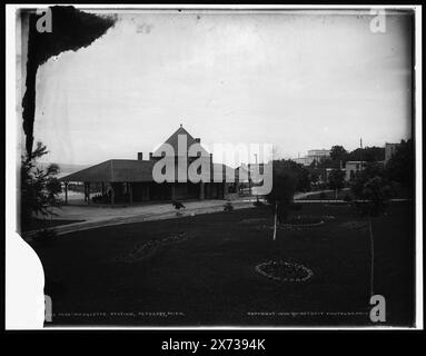 Station Pere Marquette, Petoskey, Mich., transparent en verre correspondant (LC-D4-76 x) disponible sur le cadre du vidéodisque 1A-28719. Titre et date de Transparency., Detroit Publishing Co. No. 012342., Gift ; State Historical Society of Colorado ; 1949, Railroad stations. , États-Unis, Michigan, Petoskey. Banque D'Images