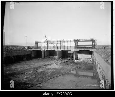 Contrôle des portes du canal, Michigan Lake Superior Power Co., Sault Ste. Marie, Mich., 'WHJ 1239' sur négatif., Detroit Publishing Co. No. 014733., Gift ; State Historical Society of Colorado ; 1949, Canals. , Industrie de la construction. , États-Unis, Michigan, Sault Sainte Marie. Banque D'Images