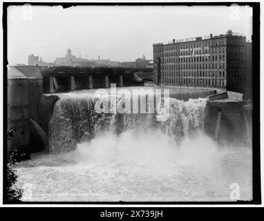 Upper Genesee Falls, Rochester, New York, '2578 A' sur négatif., Detroit Publishing Co. no. 018735., Gift ; State Historical Society of Colorado ; 1949, Waterfalls. , Installations industrielles. , États-Unis, New York (State), Rochester. , États-Unis, New York (État), Genesee River. Banque D'Images