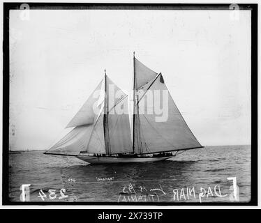 Dagmar, attribution basée sur le style du titre et la numérotation., '234' et 'Dagmar (Titania)' sur négatif., No Detroit Publishing Co. no., cadeau ; State Historical Society of Colorado ; 1949, Dagmar (Schooner) , Yachts. Banque D'Images