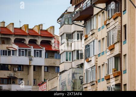 Un style ancien de maison d'Europe de l'est avec balcon Banque D'Images