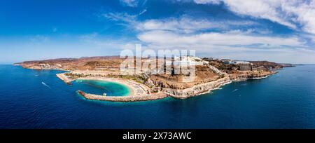 Plage d'Amadores (espagnol : Playa del Amadores) près de la célèbre station balnéaire Puerto Rico de Gran Canaria sur l'île de Gran Canaria, Espagne. Playa de Amadores b Banque D'Images