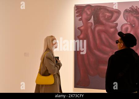 Exposition « L’écho de Picasso » dans la galerie d’art du Musée Picasso, Málaga, Espagne visiteurs regardant la peinture de George Rouy « contradiction, Resolut Banque D'Images