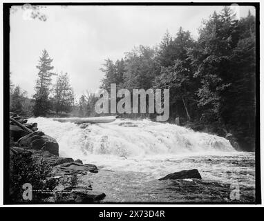 Buttermilk Falls, raquette River, Adirondack Mountains, 'WHJ 1006' sur négatif., Detroit Publishing Co. No. 014867., Gift ; State Historical Society of Colorado ; 1949, Waterfalls. , États-Unis, New York (État), Adirondack Mountains. , États-Unis, New York (État), raquette River. Banque D'Images