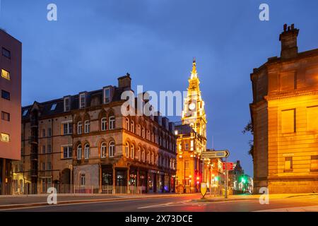 Aube sur Dale Street à Liverpool, Angleterre. Banque D'Images