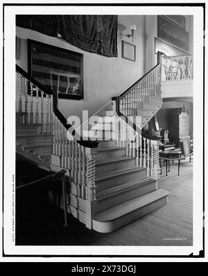 Stairway, Essex Institute, Salem, Mass., transparent en verre correspondant (avec le même code de série) disponible sur vidéodisque cadre 1A-30965., Detroit Publishing Co. No. 071616., Gift ; State Historical Society of Colorado ; 1949, Galeries & Museums. , Escaliers. , Intérieurs. , États-Unis, Massachusetts, Salem. Banque D'Images