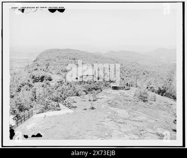 Station supérieure, Mt. Tom Ry. C'est-à-dire Mount Tom Railway, Holyoke, Mass., Detroit Publishing Co. no. 070363., Gift ; State Historical Society of Colorado ; 1949, Mountains. , Chemins de fer inclinés. , Gares ferroviaires. , États-Unis, Massachusetts, Tom, Mount. Banque D'Images