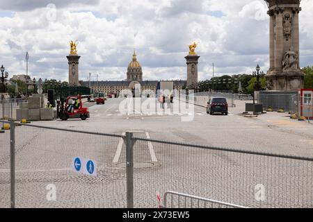 Alexis Sciard/IP3 ; Paris, France, 17 mai 2024 - certaines routes sont fermées près des Invalides et du Pont Alexandre III en raison de la préparation des Jeux Olympiques de 2024. Les Jeux Olympiques de Paris 2024 se dérouleront du 26 juillet au 11 août 2024, pendant 16 jours. PARIS 2024, PRÉPARATION, ILLUSTRATION, ASSEMBLEE NATIONALE, CHANTIER, SPORT, JEUX OLYMPIQUES, LIEU TOURISTIQUE, JO crédit : MAXPPP/Alamy Live News Banque D'Images