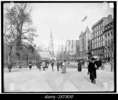 Tremont Street, Mall, Boston, Mass., titre de veste., au bord de Boston Common., '1664 B' sur négatif., Detroit Publishing Co. no. 033300., Gift ; State Historical Society of Colorado ; 1949, Streets. , Installations commerciales. , Parcs. , États-Unis, Massachusetts, Boston. Banque D'Images