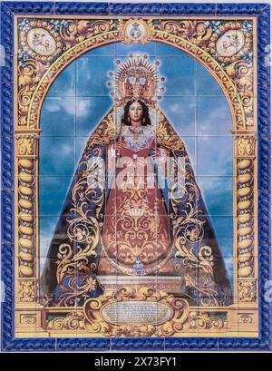 Image sur tuiles de notre dame de Guaditoca, paroisse de Santa María de la Asunción, gothique-mudéjar, Guadalcanal, Sierra Norte de Sevilla, province de Sevil Banque D'Images