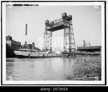 Halstead Street Lift Bridge, Chicago, Ill., titre tiré de la veste., sur le navire : Conemaugh, Erie., Detroit Publishing Co. no. 072291., Gift ; State Historical Society of Colorado ; 1949, vertical lift bridges. , Cargos. , Rivers. , États-Unis, Illinois, Chicago. , États-Unis, Illinois, Chicago River. Banque D'Images