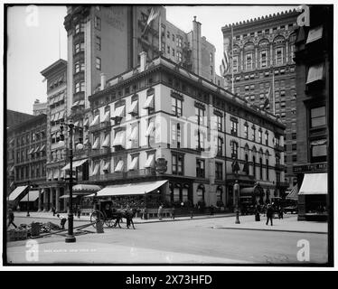 Cafe Martin, New York, New York, New York, à Fifth Avenue et Twenty-Sixth Street., 'G 5175' on Negative., Detroit Publishing Co. No. 070801., Gift ; State Historical Society of Colorado ; 1949, Streets. , Restaurants. , États-Unis, New York (State), New York. Banque D'Images