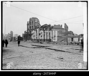 Pied de Market Street, montrant le tremblement de terre bouleversement, San Francisco, Californie, négatif fissuré., '3201 A' sur négatif., Detroit Publishing Co. no. 019202., Gift ; State Historical Society of Colorado ; 1949, tremblements de terre. , Rues. , États-Unis, Californie, San Francisco. Banque D'Images