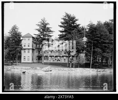 Pine Grove Springs Hotel, Lake Spofford, N.H., locale à Chesterfield de la veste., '2300' sur l négatif ; '2301' sur R négatif., Detroit Publishing Co. no. 067017., Gift ; State Historical Society of Colorado ; 1949, Lakes & Ponds. , Hôtels. , Resorts. , États-Unis, New Hampshire, Spofford Lake. , États-Unis, New Hampshire, Chesterfield. Banque D'Images