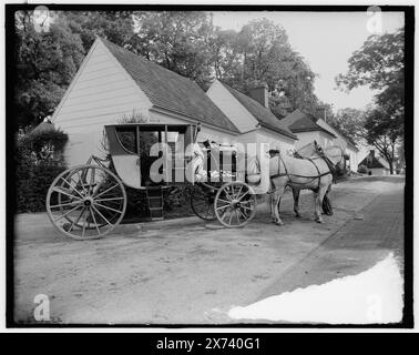 MT. Vernon, va, l'ancien entraîneur anglais, titre de veste., 'G 9094' sur négatif., Detroit Publishing Co. No. 0500561., Gift ; State Historical Society of Colorado ; 1949, Washington, George,,, 1732-1799, maisons et repaires. , Estates. , Voitures et autocars. , États-Unis, Virginie, Mount Vernon (Estate) Banque D'Images