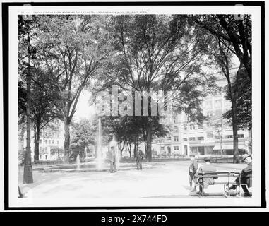 Grand Circus Park, montrant l'hôtel Tuller et le bâtiment des Beaux-Arts. C.-à-d. bâtiment, Detroit, Mich., Detroit Publishing Co. no. 072729., Gift ; State Historical Society of Colorado ; 1949, Fountains. , Parcs. , États-Unis, Michigan, Detroit. Banque D'Images