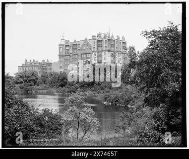 The Charlesgate, Boston, date basée sur Detroit, catalogue J (1901)., '57' sur négatif., Detroit Publishing Co. No. 011936., Gift ; State Historical Society of Colorado ; 1949, Hotel Charlesgate (Boston, Mass.), appartements. , Rivers. , États-Unis, Massachusetts, Boston. , États-Unis, Massachusetts, Charles River. Banque D'Images
