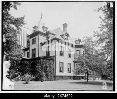 Beta Theta Pi House, Amherst College, Mass., '4061' sur négatif., Detroit Publishing Co. No. 070376., Gift ; State Historical Society of Colorado ; 1949, universités et collèges. , Fraternités & sororités. , Clubhouses. , États-Unis, Massachusetts, Amherst. Banque D'Images