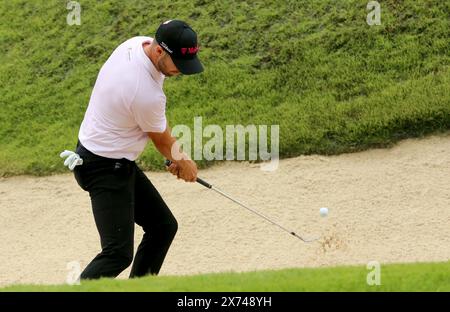 Louisville, États-Unis. 16 mai 2024. Wyndham Clark passe sur le onzième green lors de la deuxième ronde du Championnat PGA 2024 au Valhalla Golf course, le vendredi 17 mai 2024 à Louisville, Kentucky. Photo de John Sommers II/UPI crédit : UPI/Alamy Live News Banque D'Images