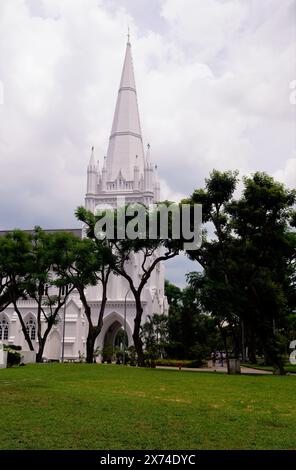 Extérieur et clocher de la cathédrale anglicane St Andrews, Singapour, Aisa Banque D'Images