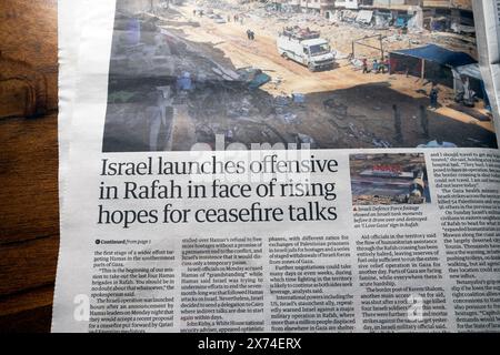"Israël lance une offensive à Rafah face à la montée des espoirs de pourparlers de cessez-le-feu" titre du journal Guardian mai 2024 article sur la guerre streptocoque de Gaza Londres Royaume-Uni Banque D'Images