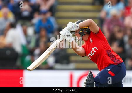 Northampton, Royaume-Uni. 17 mai 2024. Alice Capsey en action avec la batte lors du match Women's Vitality IT20 entre les femmes d'Angleterre et les femmes du Pakistan au County Ground, Northampton, Royaume-Uni, le 17 mai 2024. Photo de Stuart Leggett. Utilisation éditoriale uniquement, licence requise pour une utilisation commerciale. Aucune utilisation dans les Paris, les jeux ou les publications d'un club/ligue/joueur. Crédit : UK Sports pics Ltd/Alamy Live News Banque D'Images